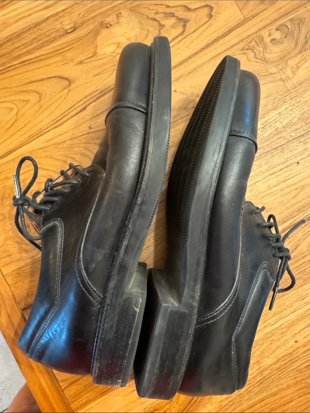 Johnston and Murphy Men's Black Leather Cap-Toe Dress Shoes 8.5